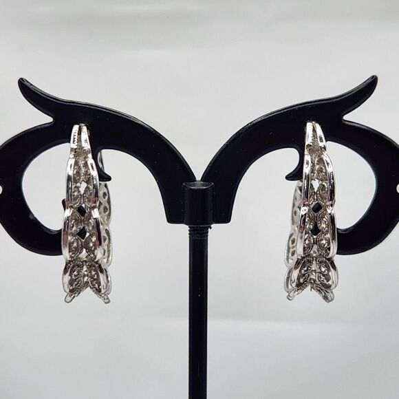 Napier Elegant Filigree Scalloped Edge Dimensional 1" Hoop Earrings Silver Tone - Picture 4 of 9